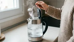 Etikan ja ruokasoodan sijaan lisään tätä edullista jauhetta. Kalkkikertymät katoavat vedenkeittimestä kuin taikaiskusta.