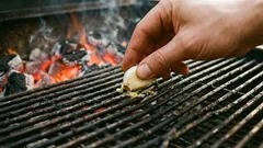 Harvat tietävät: miksi grillin päälle hierotaan valkosipulinkynsi ennen grillauksen aloittamista?