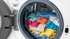 Miksi pyykkiä ei pitäisi pestä 40 asteessa: mitkä asetukset ovat sopivimmat?