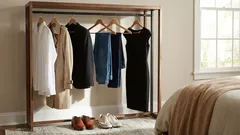 Kapselivaatekaappi arkeen: 5 ajattoman tyylin perusvaatetta, joilla pukeudut aina helposti