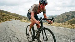 Miksi monet väsyvät liian nopeasti pyöräillessään ja miten oikea vauhti parantaa kestävyyttä huomattavasti.