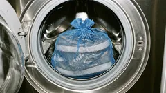 Kuinka pestä lenkkarit pesukoneessa niitä vahingoittamatta: vaiheittainen opas