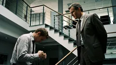 Jos olet alemmassa asemassa, pitäisikö sinun sietää töykeyttä?