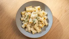 Pasta on maukasta ja pehmeää myös ilman voita: lisää se veteen keittämisen aikana.