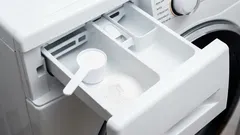 o pesukoneen puhdistaminen: Kaada 75 g tuotetta pesuaineosastoon – lika ja home irtoavat mustina hiutaleina.