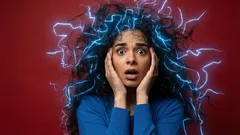 Miksi hiukset pöyhkeävät ja sähköistyvät: 6 yleisintä virhettä ja miten ne korjataan