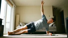 Yksi tehokas harjoitus vatsalle, hartioille, pakaroille ja selälle. Tee sitä joka päivä!