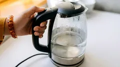 Miksi vettä ei pitäisi keittää kahdesti: pakottava syy